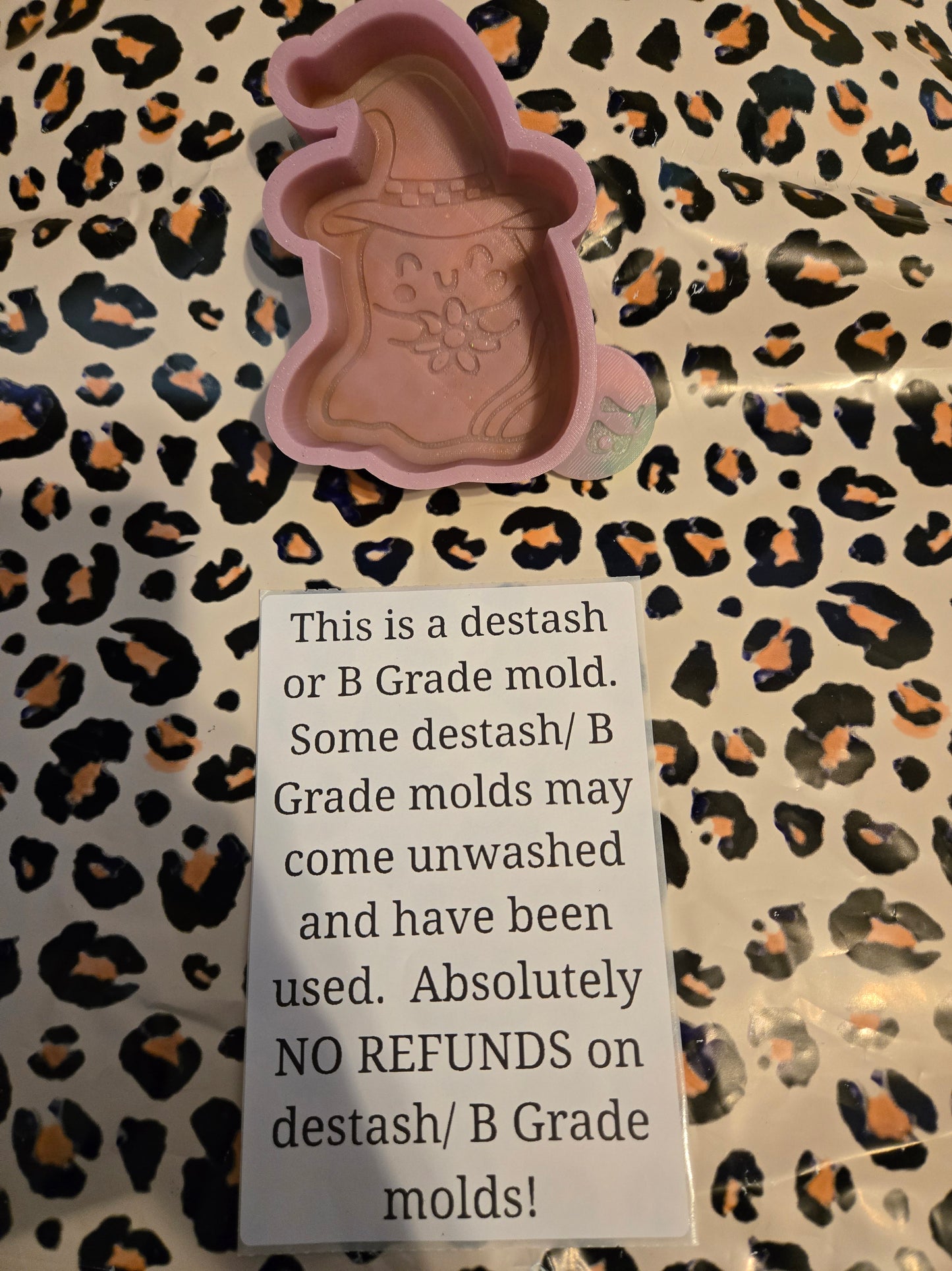 DESTASH witch ghost with daisy