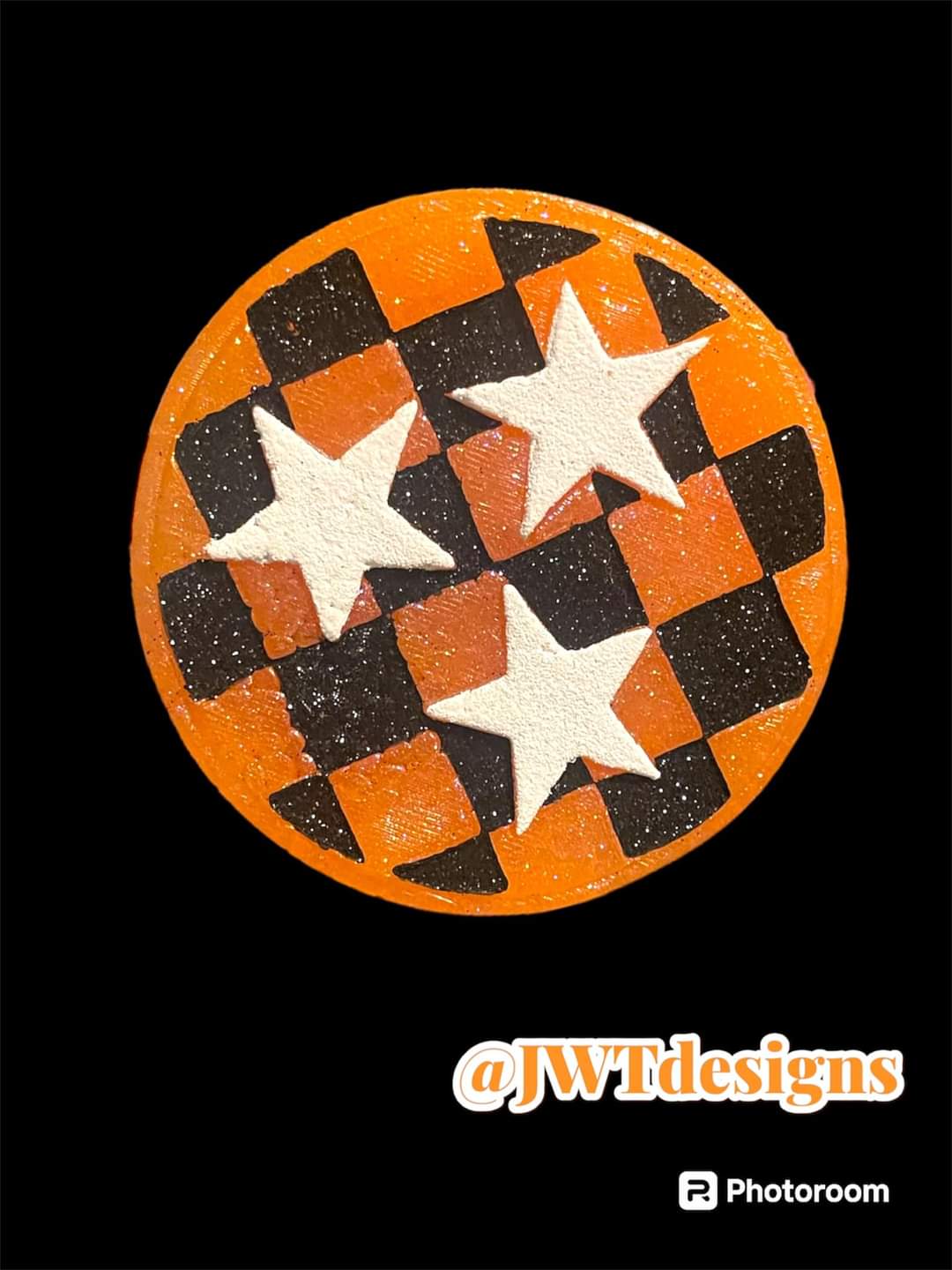 checkered tri star round