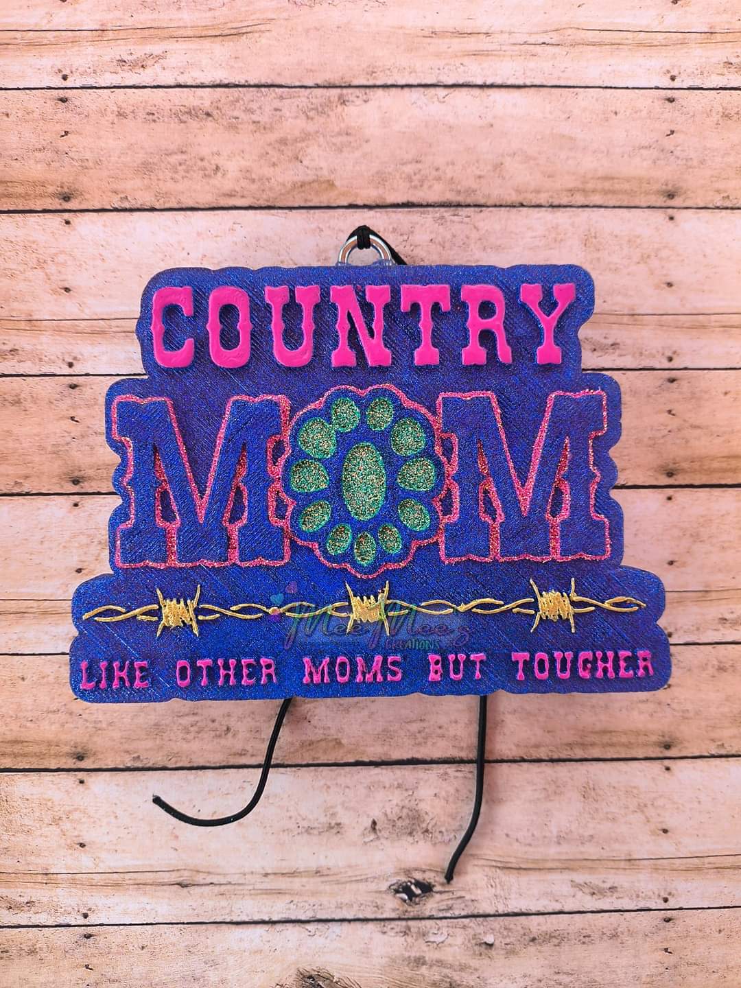 COUNTRY MOM