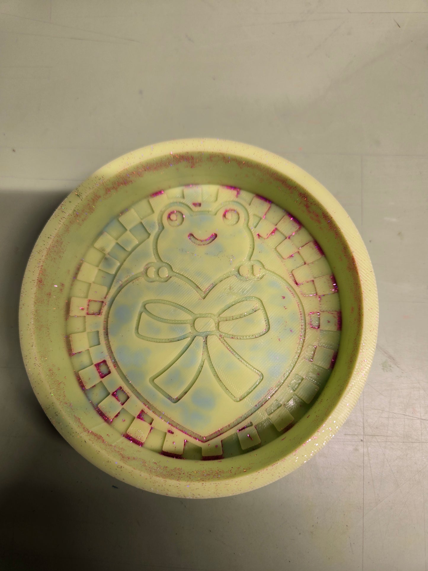 DESTASH round checkered frog